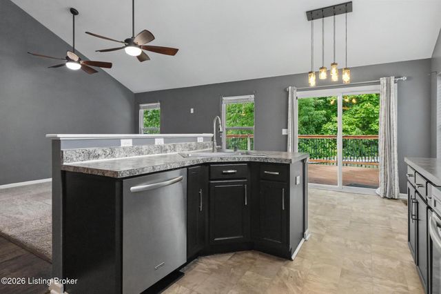 309 Rockcrest View Ct, Louisville, KY 40245