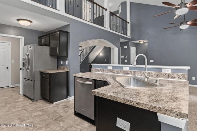 309 Rockcrest View Ct, Louisville, KY 40245