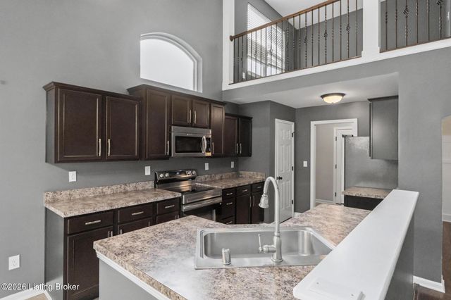 309 Rockcrest View Ct, Louisville, KY 40245