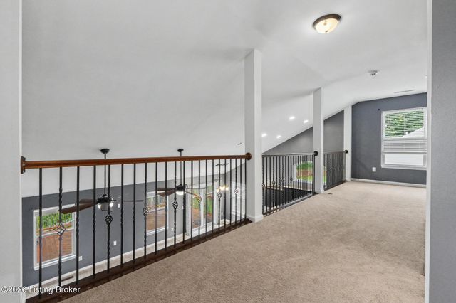 309 Rockcrest View Ct, Louisville, KY 40245