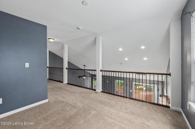 309 Rockcrest View Ct, Louisville, KY 40245
