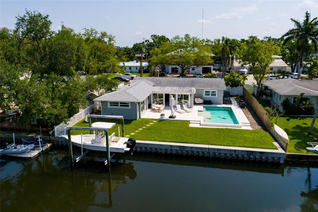 9294 TREASURE LANE NE, St Petersburg, FL 33702