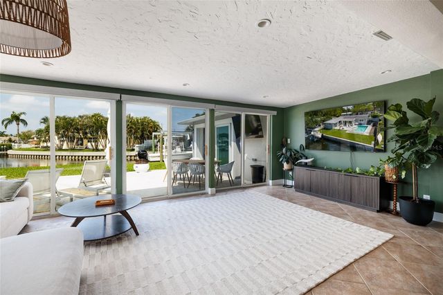 9294 TREASURE LANE NE, St Petersburg, FL 33702