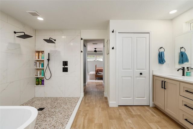 9294 TREASURE LANE NE, St Petersburg, FL 33702