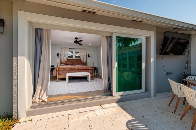 9294 TREASURE LANE NE, St Petersburg, FL 33702