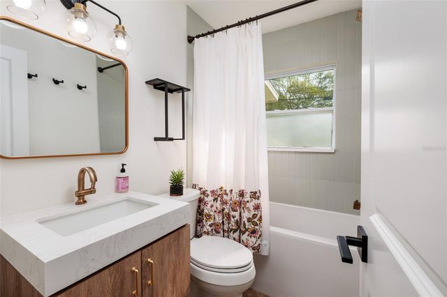 9294 TREASURE LANE NE, St Petersburg, FL 33702