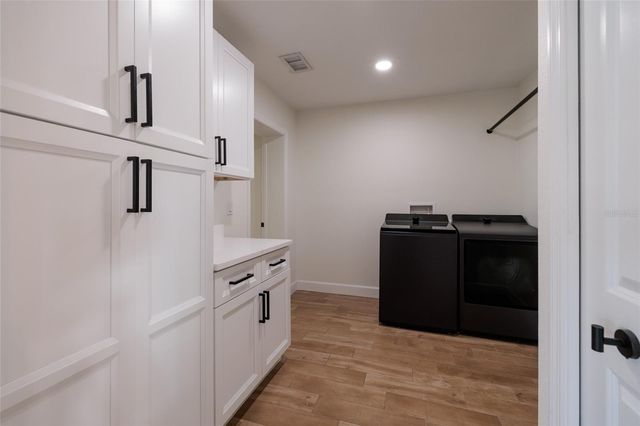 9294 TREASURE LANE NE, St Petersburg, FL 33702