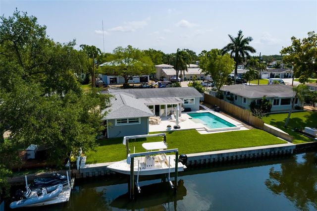 9294 TREASURE LANE NE, St Petersburg, FL 33702