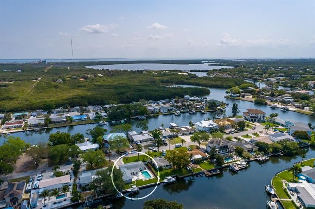 9294 TREASURE LANE NE, St Petersburg, FL 33702