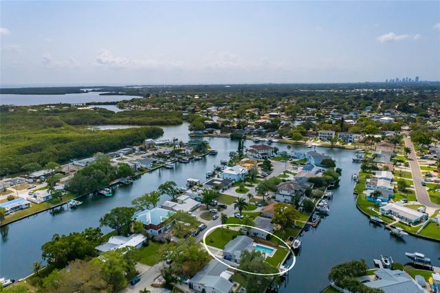 9294 TREASURE LANE NE, St Petersburg, FL 33702