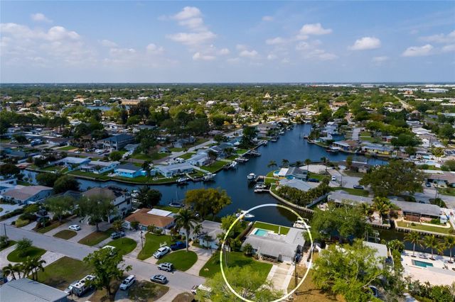 9294 TREASURE LANE NE, St Petersburg, FL 33702