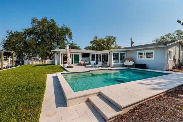 9294 TREASURE LANE NE, St Petersburg, FL 33702