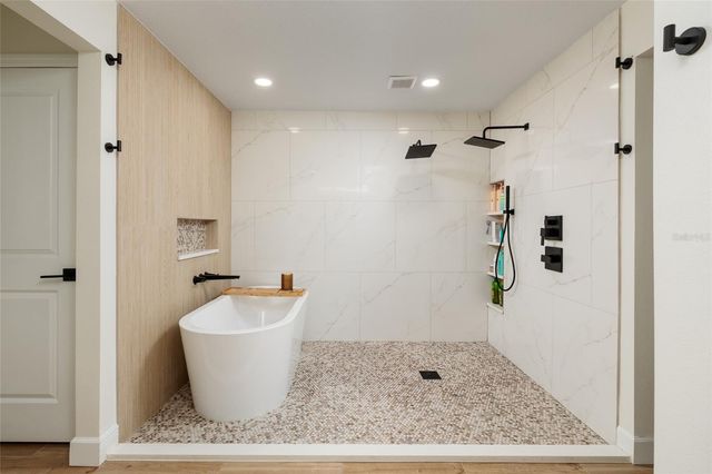 9294 TREASURE LANE NE, St Petersburg, FL 33702