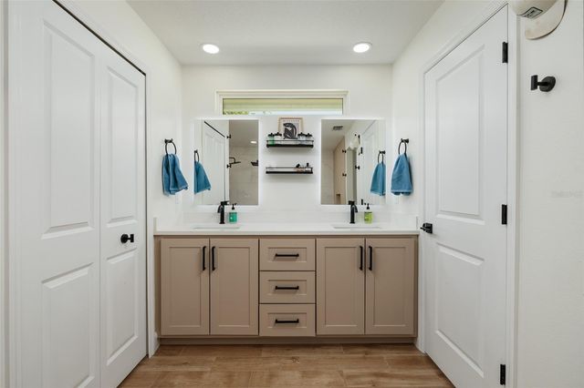 9294 TREASURE LANE NE, St Petersburg, FL 33702