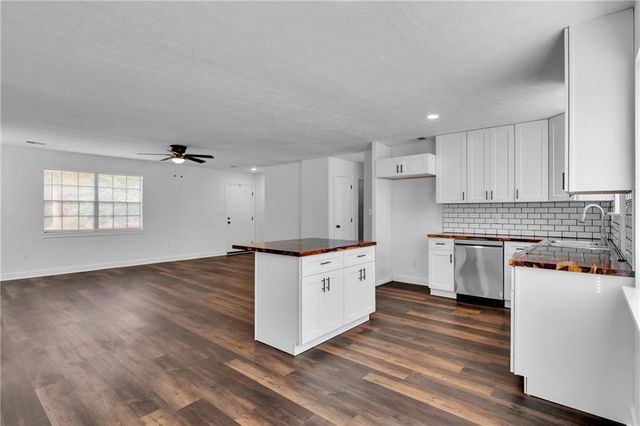 9056 Chestnut Lake Drive, Jonesboro, GA 30236