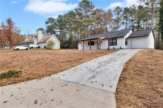 9056 Chestnut Lake Drive, Jonesboro, GA 30236