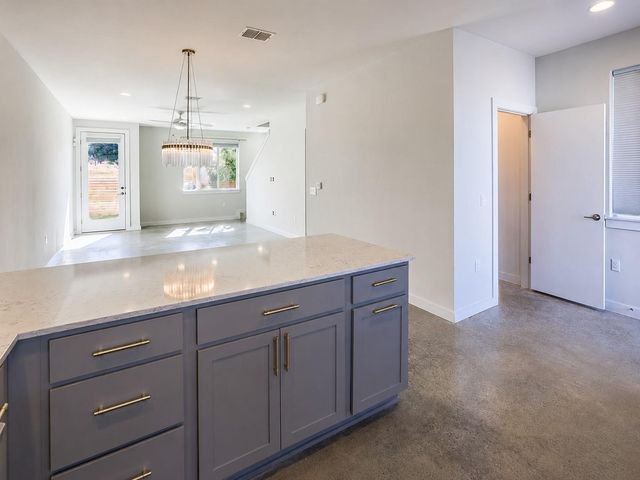 801 N Bluff DR 40, Austin, TX 78745
