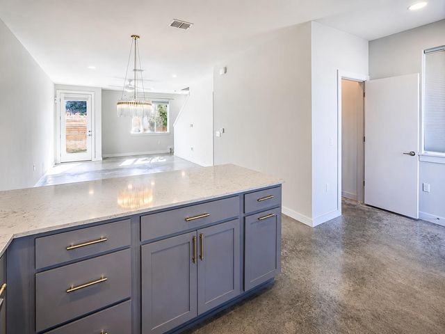 801 N Bluff DR 40, Austin, TX 78745