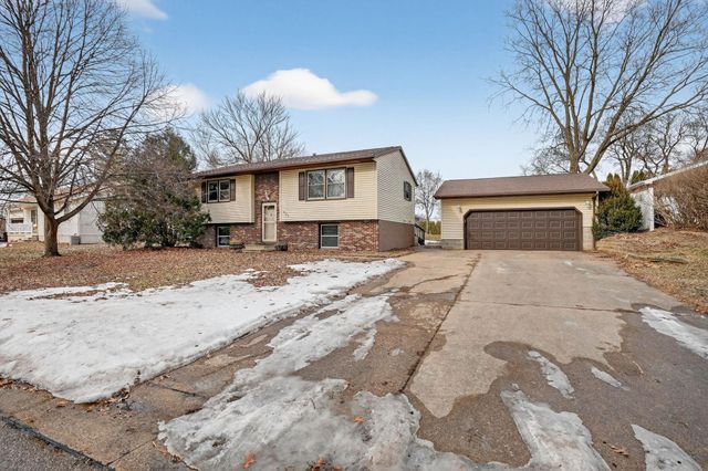 821 9th Avenue, Gilbertville, IA 50634