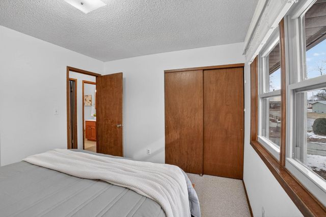 821 9th Avenue, Gilbertville, IA 50634