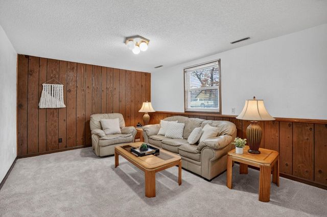 821 9th Avenue, Gilbertville, IA 50634