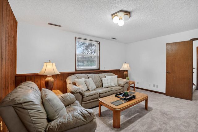 821 9th Avenue, Gilbertville, IA 50634