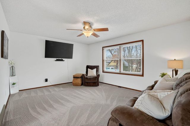 821 9th Avenue, Gilbertville, IA 50634