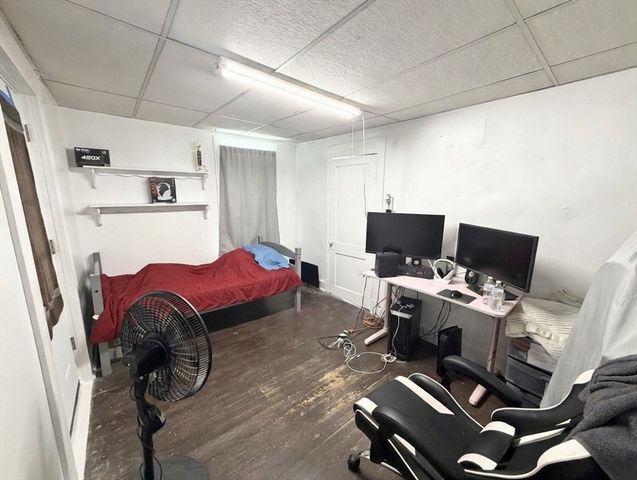 11 Crown St, Springfield, MA 01108