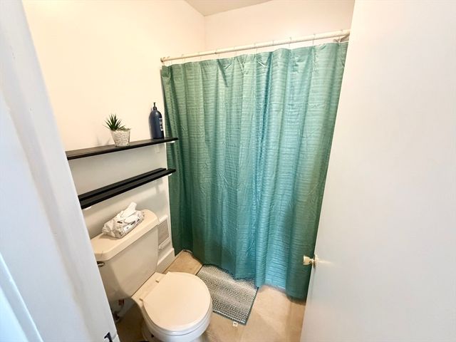 11 Crown St, Springfield, MA 01108