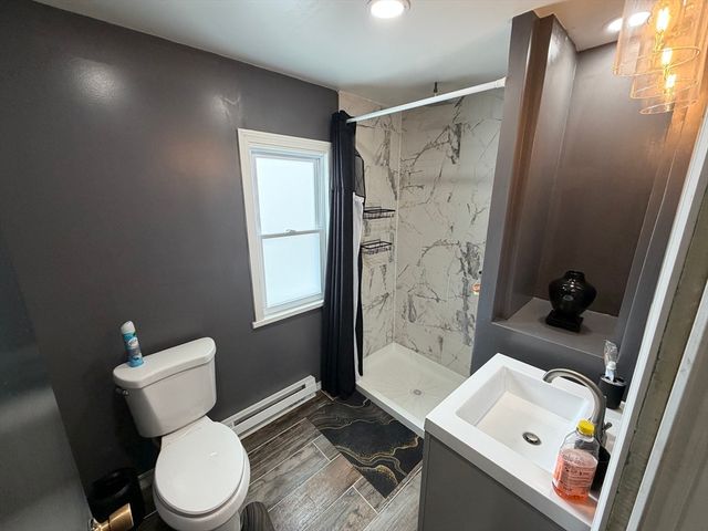 11 Crown St, Springfield, MA 01108