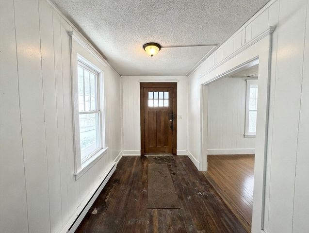 11 Crown St, Springfield, MA 01108