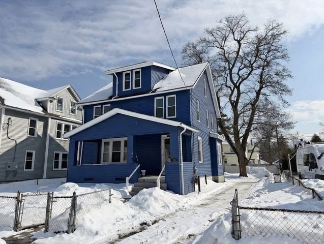 11 Crown St, Springfield, MA 01108