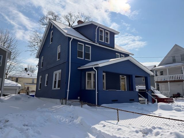 11 Crown St, Springfield, MA 01108