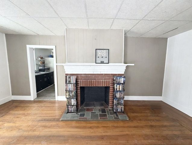 11 Crown St, Springfield, MA 01108