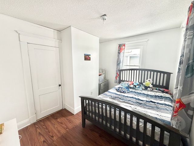 11 Crown St, Springfield, MA 01108