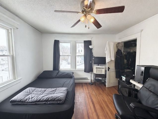 11 Crown St, Springfield, MA 01108