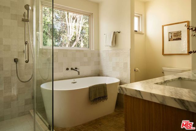 1825 Redesdale Avenue, Los Angeles, CA 90026