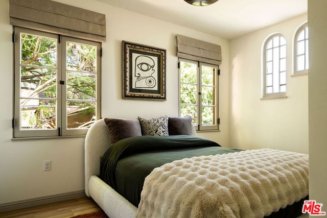 1825 Redesdale Avenue, Los Angeles, CA 90026