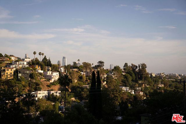 1825 Redesdale Avenue, Los Angeles, CA 90026