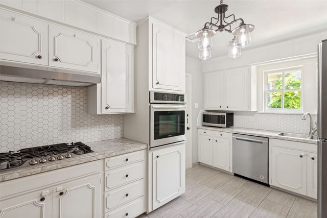 2316 Tremont Avenue, Fort Worth, TX 76107