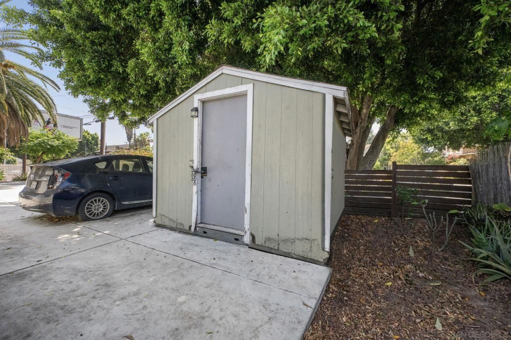 Image 35 of property listing at 2607 Darwin, Los Angeles, CA 90031