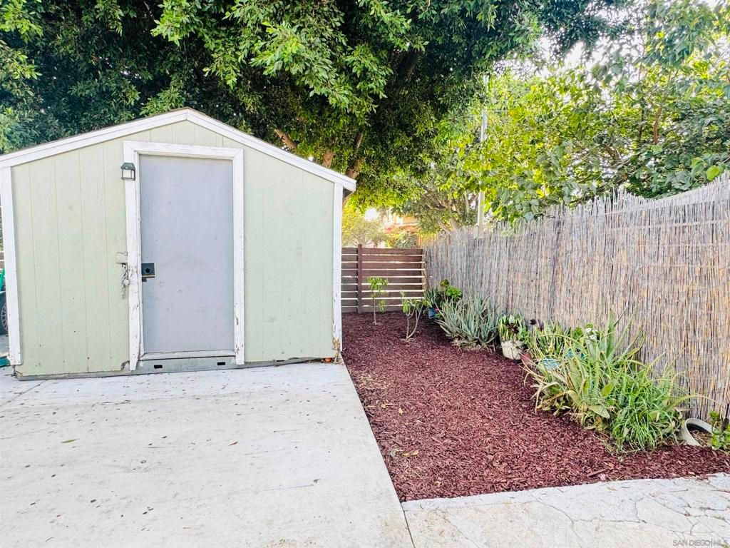 Image 36 of property listing at 2607 Darwin, Los Angeles, CA 90031
