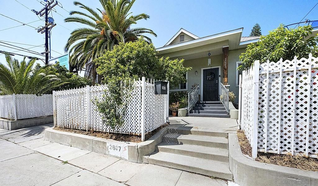 Image 4 of property listing at 2607 Darwin, Los Angeles, CA 90031