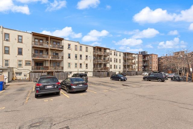 1718 Commonwealth Ave 8, Boston, MA 02135