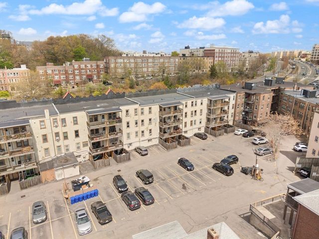 1718 Commonwealth Ave 8, Boston, MA 02135