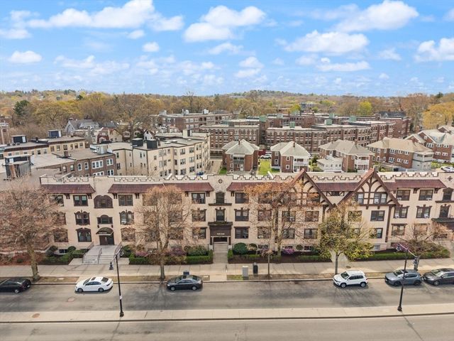 1718 Commonwealth Ave 8, Boston, MA 02135