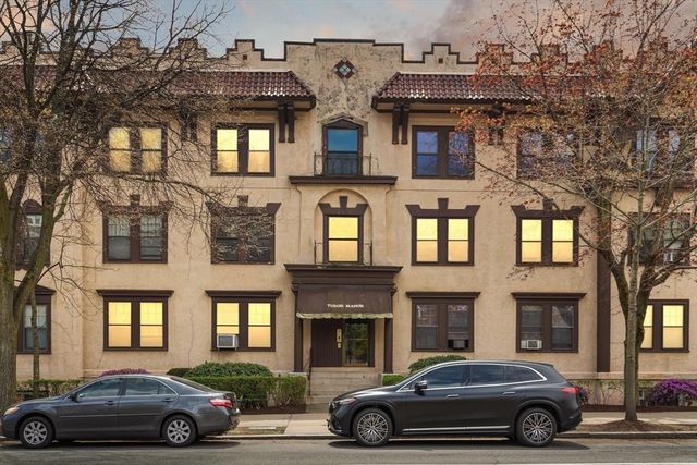 1718 Commonwealth Ave 8, Boston, MA 02135