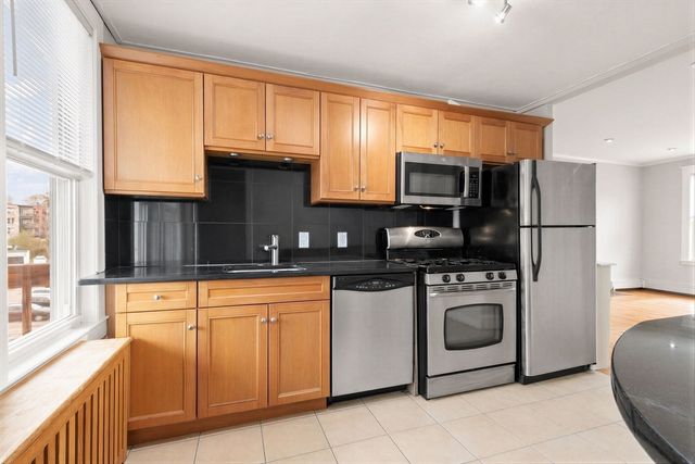 1718 Commonwealth Ave 8, Boston, MA 02135