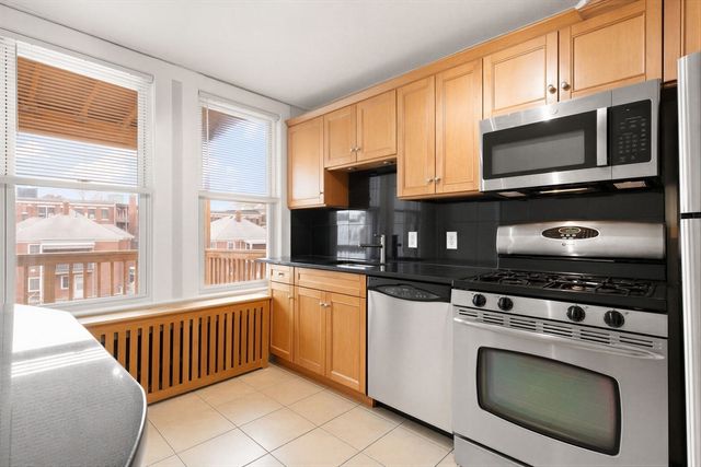 1718 Commonwealth Ave 8, Boston, MA 02135