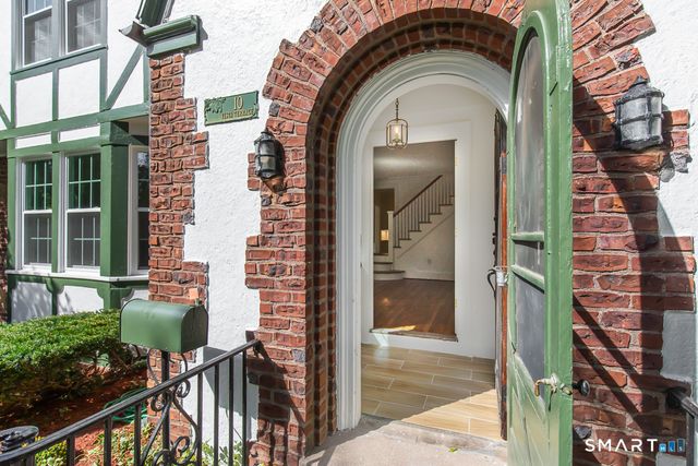 10 Vista Terrace, New Haven, CT 06515